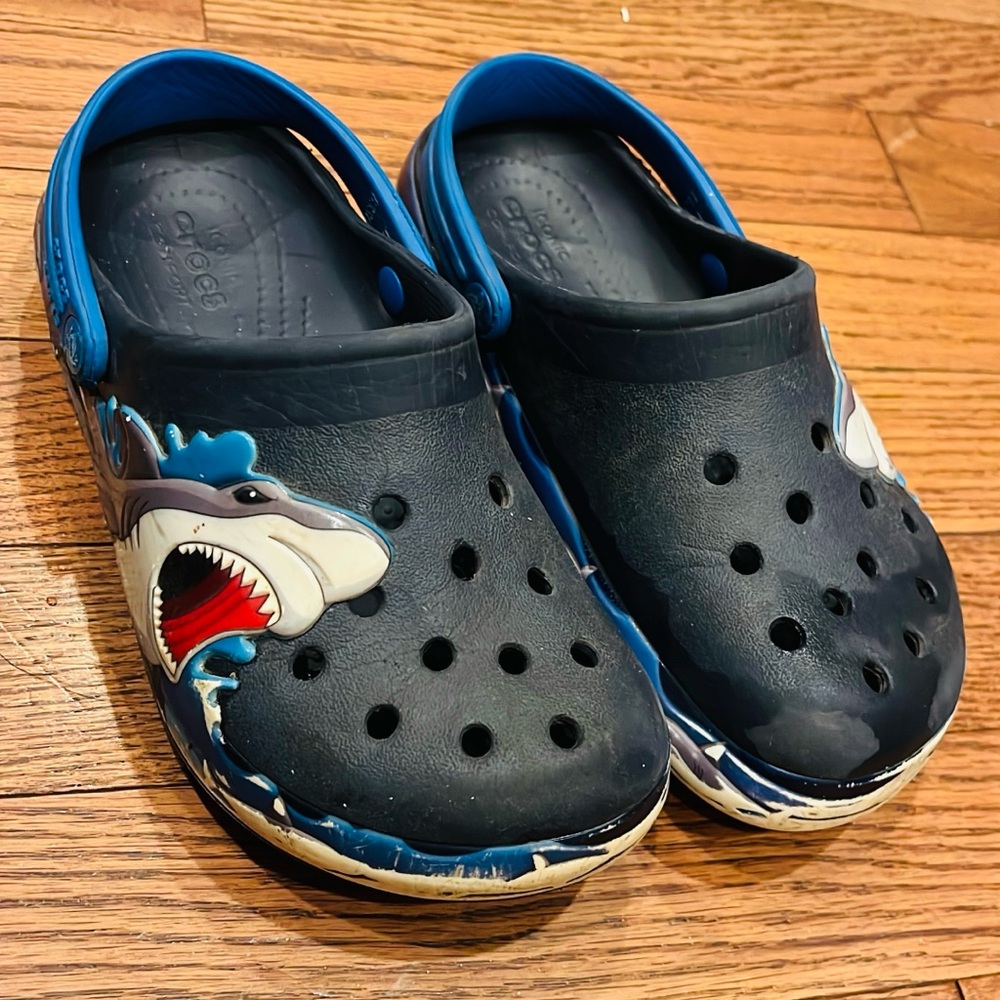 CROCS Kids Shark Clogs - Dark Blue